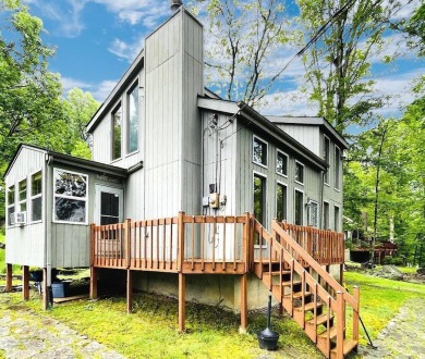 Lake Home For Sale in Bushkill, Pennsylvania
