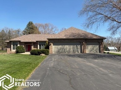 The Perfect Blend of Town and Country Living! This spacious - photo 2