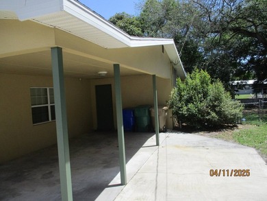 ~ LAKE OKEECHOBEE ACCESS- CHARMING 4 bedroom 2 bathroom CBS home - photo 4