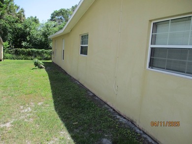 ~ LAKE OKEECHOBEE ACCESS- CHARMING 4 bedroom 2 bathroom CBS home - photo 5