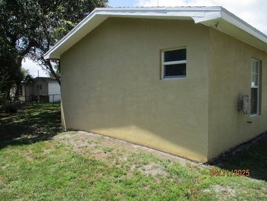 ~ LAKE OKEECHOBEE ACCESS- CHARMING 4 bedroom 2 bathroom CBS home - photo 7