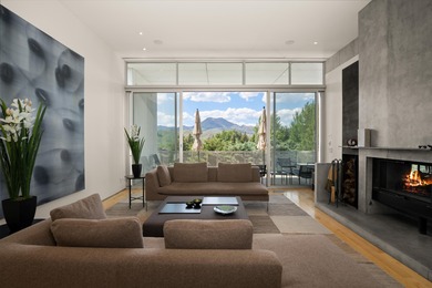 Experience luxury mountain living in this stunning Ketchum home - photo 2