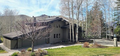 This Sun Valley legacy home, perched above the Elkhorn Golf - photo 2