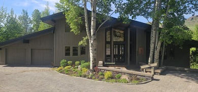 This Sun Valley legacy home, perched above the Elkhorn Golf - photo 3