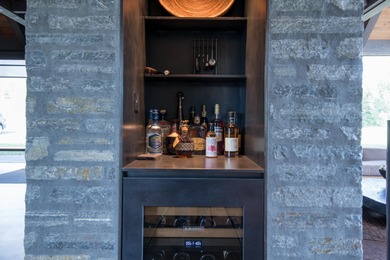 This bespoke dwelling is simple, authentic, and elegantly - photo 8