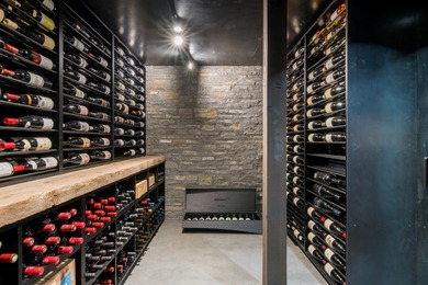 This bespoke dwelling is simple, authentic, and elegantly - photo 10