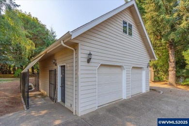 Welcome to Tanglewood Estates! From the impressive entry way to