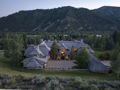 This one-of-a-kind 3.5-acre elevated estate offers 360-degree - photo 3