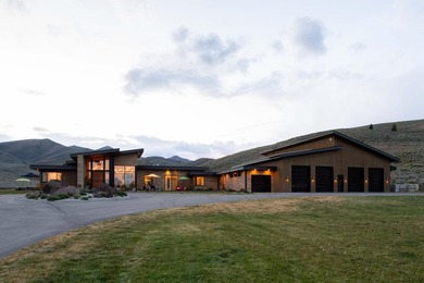 Experience one of the premier luxury horse properties in the - photo 2
