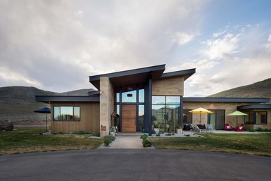 Experience one of the premier luxury horse properties in the - photo 9