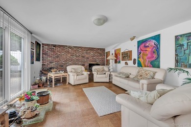 Great Opportunity to Own a Spacious 6 Bedroom, 3 Bath Hi Ranch - photo 11