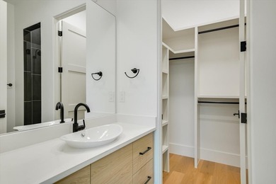 Designed for the water and composed with the confidence of true - photo 27