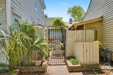 Charming duplex located in Savannah's Landmark Historic District - photo 31