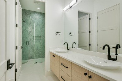 Designed for the water and composed with the confidence of true - photo 33
