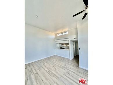 Fully remodeled 1 bed, 1 bath condo. Upgraded from head to toe a - photo 5