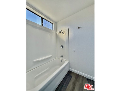 Fully remodeled 1 bed, 1 bath condo. Upgraded from head to toe a - photo 10