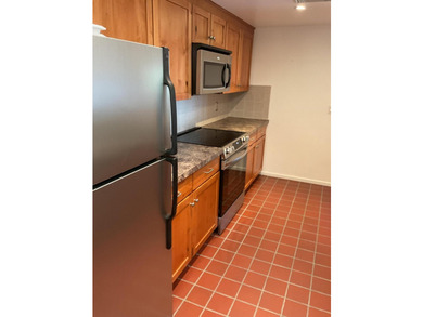 Fantastic Private Third (Top Floor- with Elevator) Golfridge - photo 8