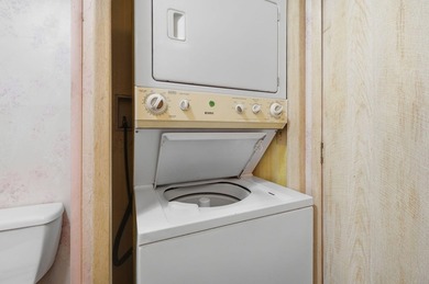 Welcome home to this beautifully maintained, light-filled - photo 15