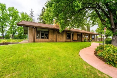 Welcome home to this beautifully maintained, light-filled - photo 26