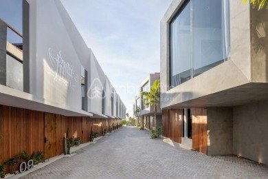 Luxurious 2 BR Villa, Walking Distance to Batu Bolong Beach - photo 14