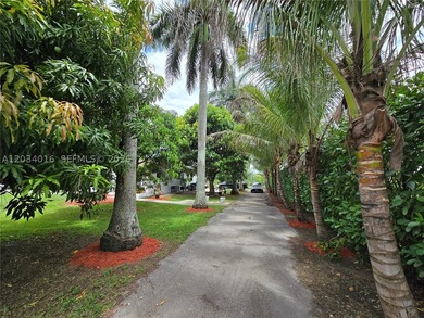 Welcome to this beautifully updated farmhouse estate a rare 1 - photo 3