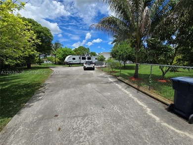 Welcome to this beautifully updated farmhouse estate a rare 1 - photo 4