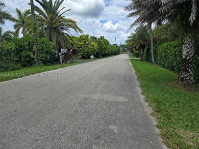 Welcome to this beautifully updated farmhouse estate a rare 1 - photo 5