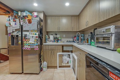 Welcome to this charming 2-bedroom, 2.5-bath townhome in the - photo 11