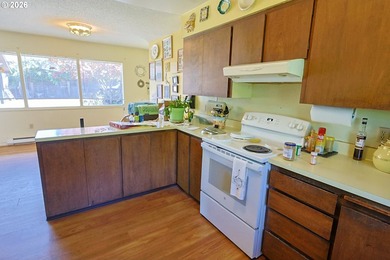 BAY VIEW - 3904 Sq Ft home on a 100 X 112 lot with a circular - photo 12