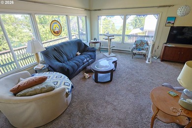 BAY VIEW - 3904 Sq Ft home on a 100 X 112 lot with a circular - photo 15