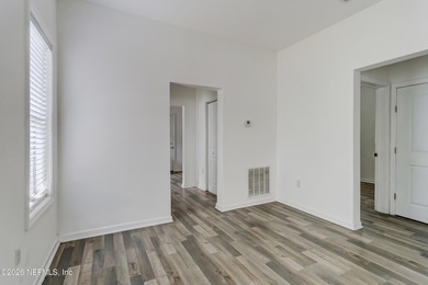 Charming and full of character, this adorable bungalow is ready - photo 18