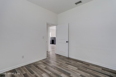 Charming and full of character, this adorable bungalow is ready - photo 21