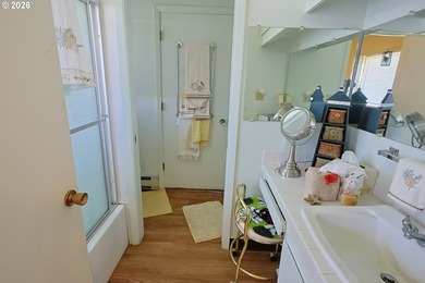 BAY VIEW - 3904 Sq Ft home on a 100 X 112 lot with a circular - photo 21