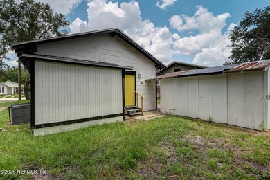 Charming and full of character, this adorable bungalow is ready - photo 25
