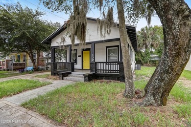 Charming and full of character, this adorable bungalow is ready - photo 29