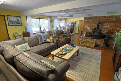 BAY VIEW - 3904 Sq Ft home on a 100 X 112 lot with a circular - photo 32