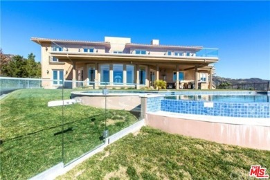 Gorgeous Mediterranean Styled mansion in Malibu overlooking a - photo 3