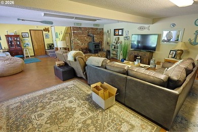BAY VIEW - 3904 Sq Ft home on a 100 X 112 lot with a circular - photo 33
