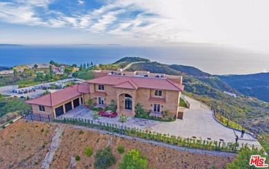 Gorgeous Mediterranean Styled mansion in Malibu overlooking a - photo 5