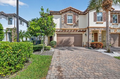 Lake Townhome/Townhouse For Sale in Boynton Beach, Florida
