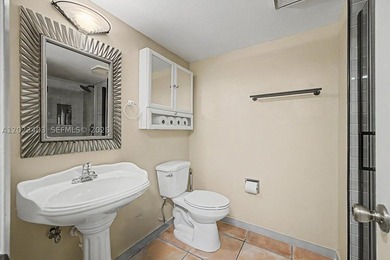 Well-maintained loft-style condo in the gated community of West - photo 11