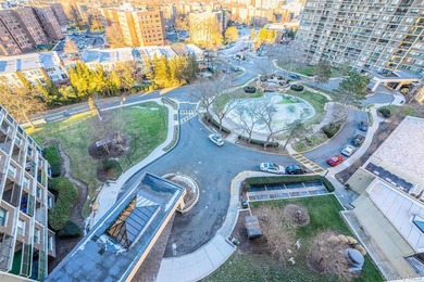 Beautiful high-floor 1-bedroom, 1-bath condo. This bright and - photo 14