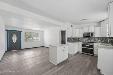 Completely remodeled and move in ready, this 4 bedroom, 2 - photo 14