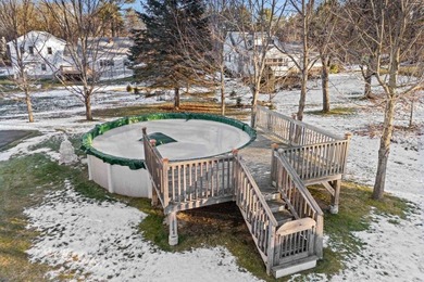 Welcome to 10 Pacific Drive, set on a quiet cul-de-sac and - photo 46