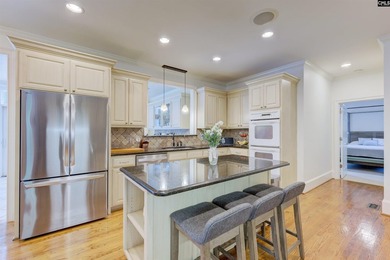 Tucked on nearly 0.80 acres in a sought-after Lexington location - photo 8