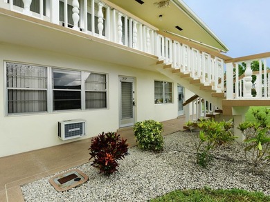Centrally located first floor unit with Panoramic garden views - photo 3