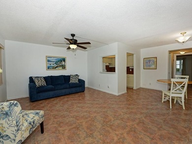 Centrally located first floor unit with Panoramic garden views - photo 5