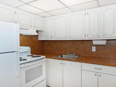 Centrally located first floor unit with Panoramic garden views - photo 6