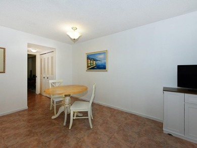 Centrally located first floor unit with Panoramic garden views - photo 9