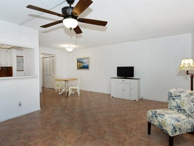 Centrally located first floor unit with Panoramic garden views - photo 10
